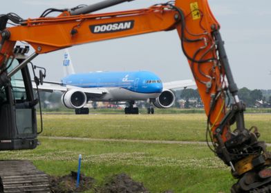 KLM 777-300 Landing at Polderbaan Schiphol