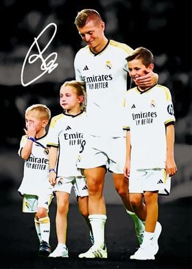 Legendary Toni Kroos &amp; Kids