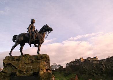 Edinburgh Castle &amp; Royal Scots Greys monument