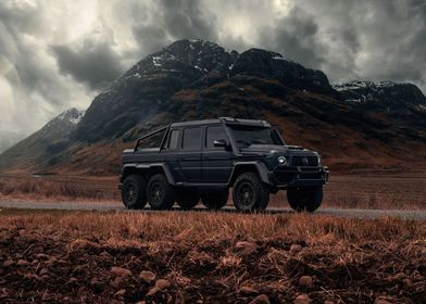 Black Mercedes G-Wagon 6x6