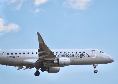 American Eagle E175 Landing