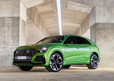 Green Audi RS Q8