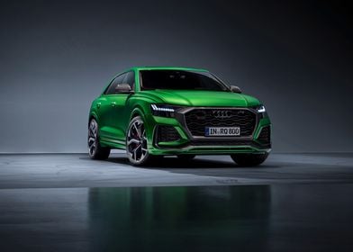 Green Audi RS Q8