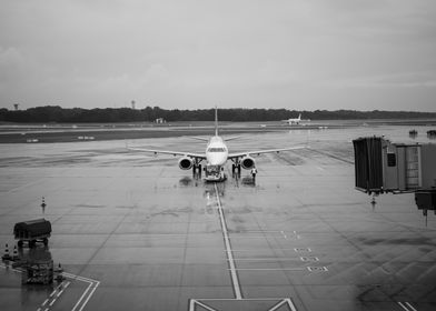 HELVETIC AIRWAYS EMBRAER 190 LR PUSHBACK HAMBURG