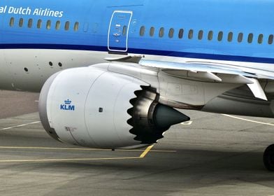 KLM Boeing 787 Engine close-up