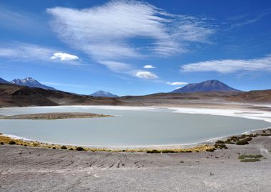 laguna in the andes