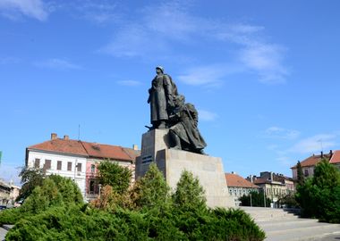 arad heroes statue