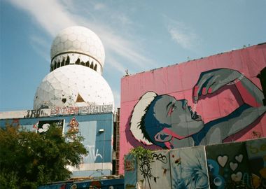 wall masjid