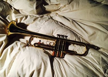 gold trumpet