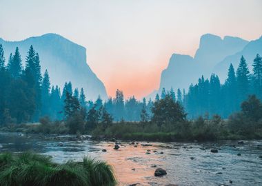 Blue Mountains at lake USA