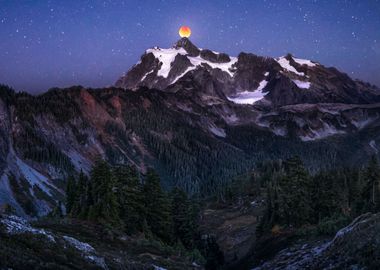 Blood Moon over Shuksan