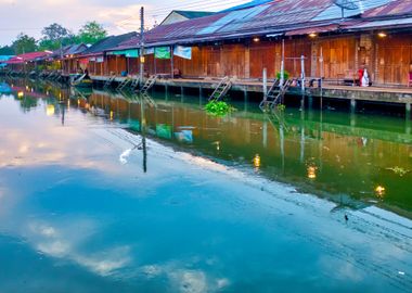 Amphawa floating market