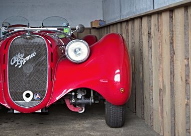 Red Alfa Romeo Speedster