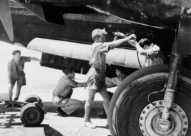 Armourers and a 250lb bomb