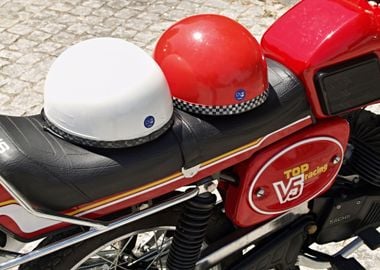 Sachs V5 with 2 helmets