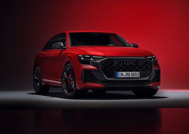 Red Audi RS Q8