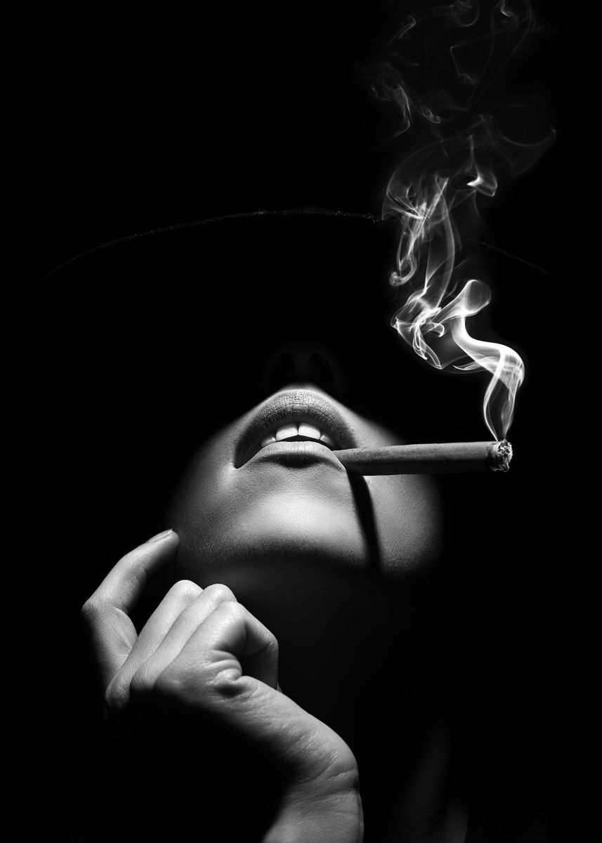 Духи женщина с сигаретой